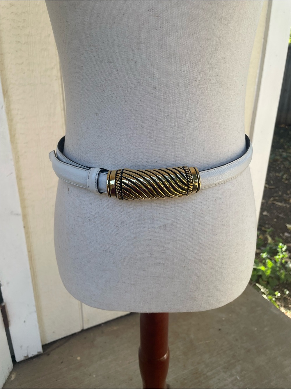 White Leather Waist Belt with Gold Twisted Bar Accent